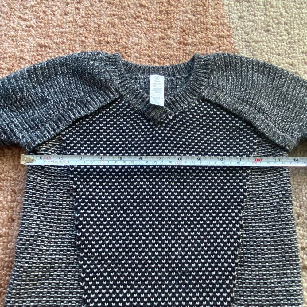 Ivivva by Lululemon Girls To Be Cozy Knit Black Pullover Sweater 10 - Picture 2 of 11